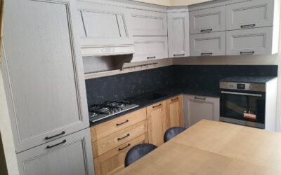 CUCINA ANGOLO LEGNO L.320X L.180 CM € 4.800,00 ELETTRODOMESTICI INCLUSI COME ESPOSTA