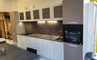 CUCINA L.420 CM € 4.500,00 ELETTRODOMESTICI INCLUSI COME ESPOSTA