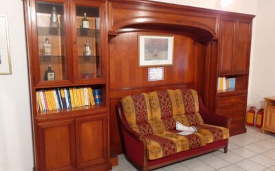 Soggiorno in stile TUTTO MASSELLO L.42 X P.34 X H.240 € 1.000,00