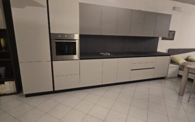 CUCINA LINEARE 400 MT COMPLETA DI ELETTRODOMESTICI € 4.800,00